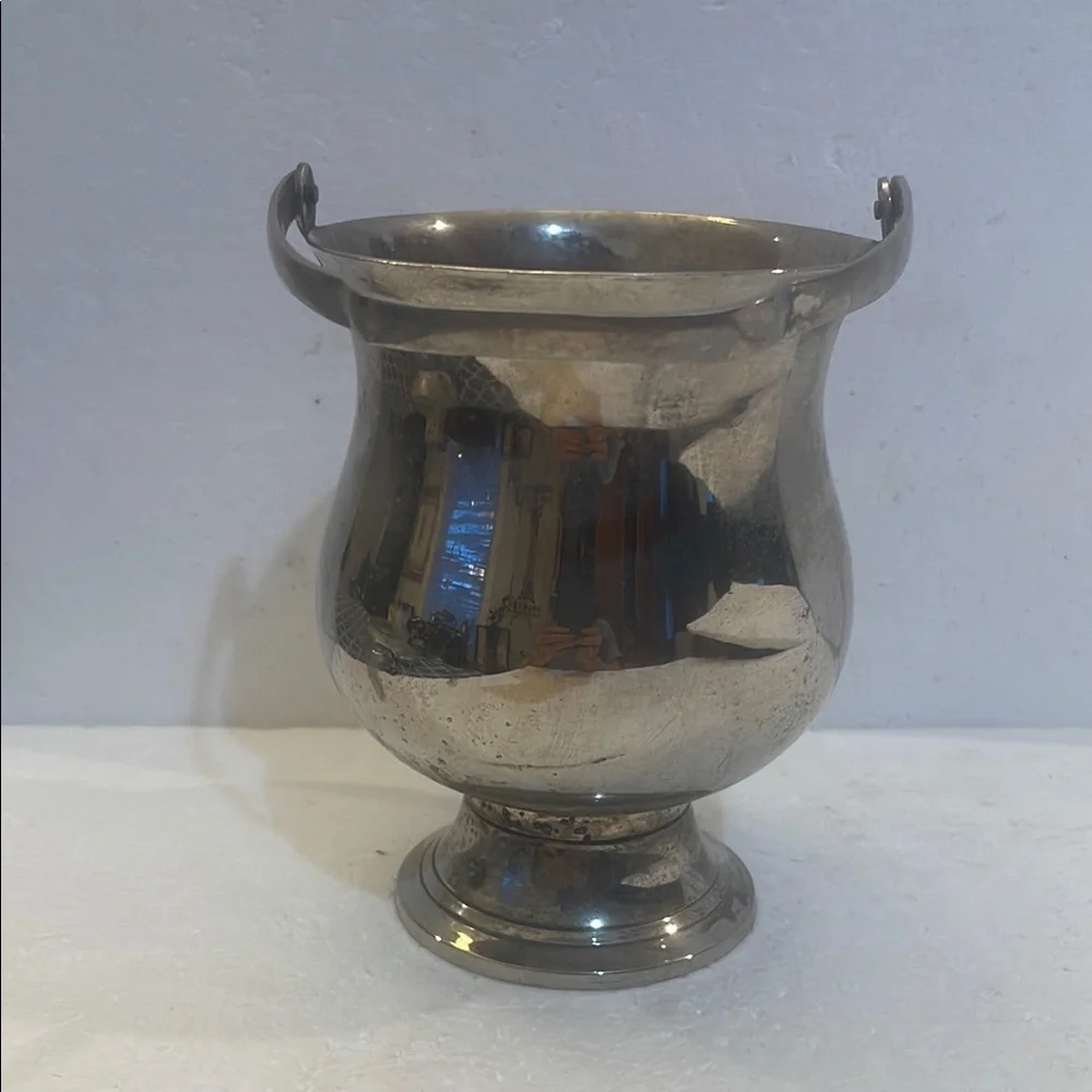 International Silver Co silverplated ice bucket swing Handle